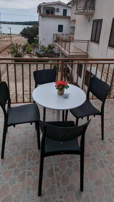 Zeezicht Appartement 50M From Beach ซรีมา ภายนอก รูปภาพ